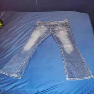 Maurices 17 18 Reg. Original bootcut distressed.